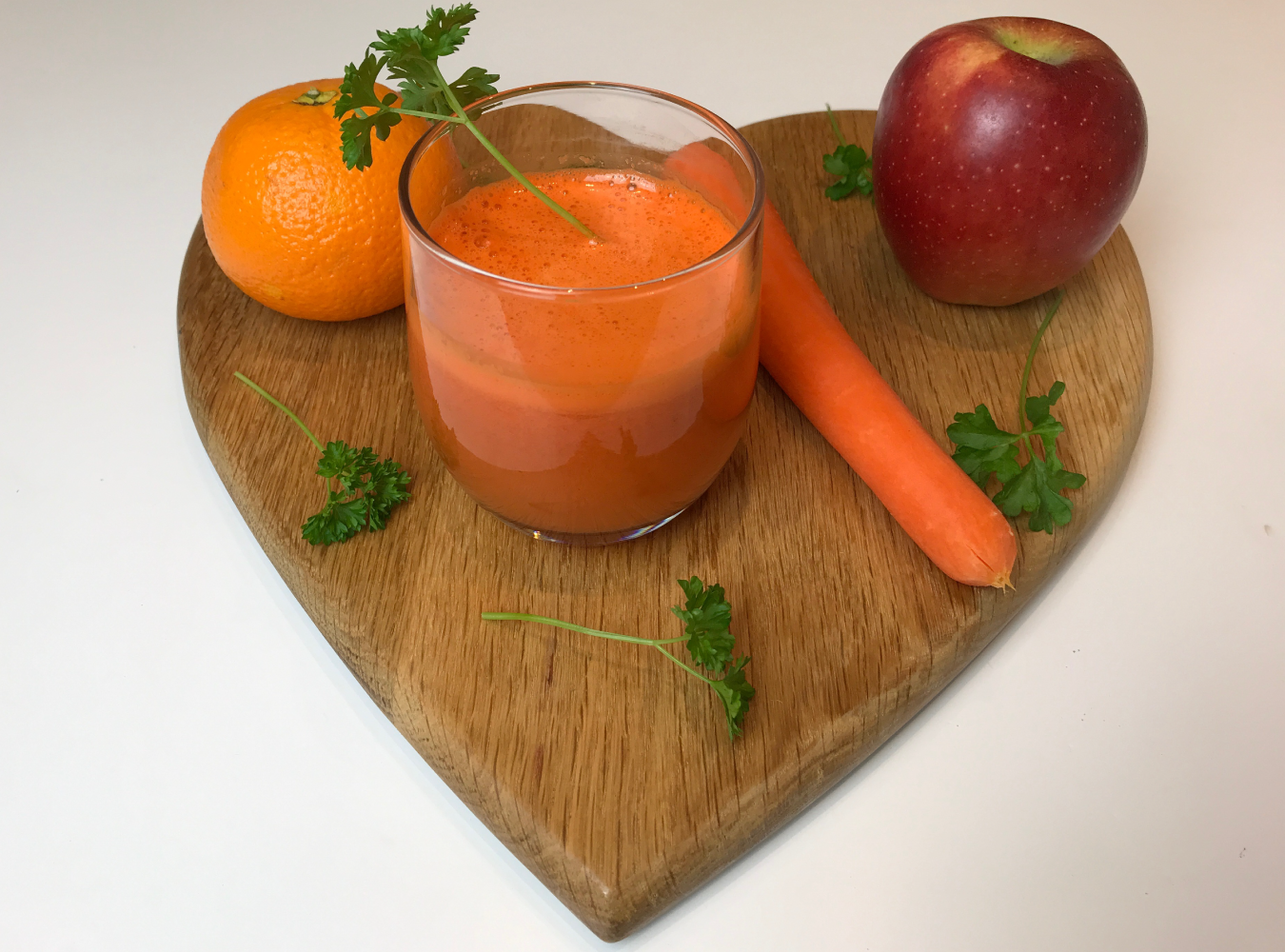Apple-Orange-Carrot-and-Parsley-Juice